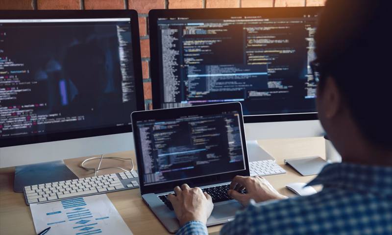 数据科学选型:R与Python如何赋能中山区网站建设?